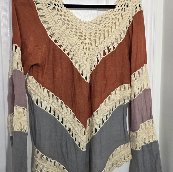 Umgee Boho Crochet Trim Colorblock Top Blouse Size Medium - Picture 3 of 3